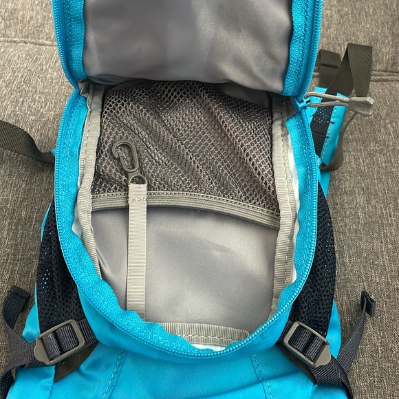 Camelpak Kid Mini Mule 50oz Hydration Pack. Blue | atomic blue/navy blue - Picture 2 of 10